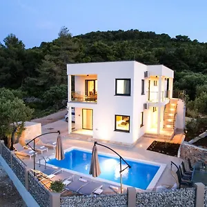 Apartment Luxury Mauro With Heated Pool, Božava